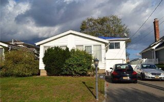 47 Prospect St, Freeport, NY 11520