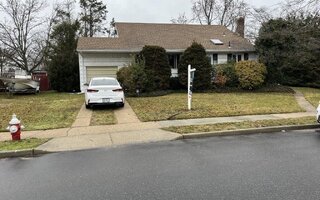 47 Shelter Hill Rd, Plainview, NY 11803