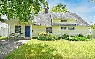 47 Wheelbarrow Ln, Wantagh, NY 11793