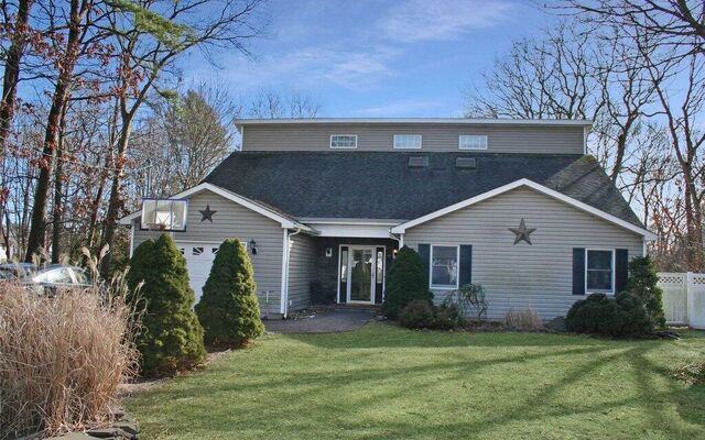 472 Twin Bark Ave, Holbrook, NY 11741
