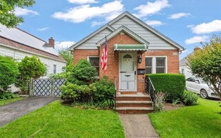 48-67 187th St, Fresh Meadows, NY 11365