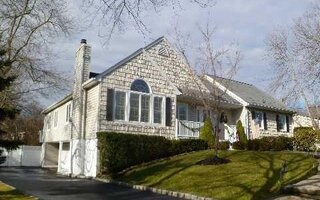 48 Wilson St, Blue Point, NY 11715