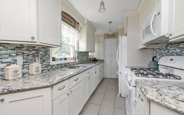 487 Sunnybrook Dr, Oceanside, NY 11572 (Kitchen)