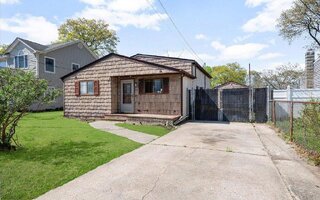 49 5th St, Ronkonkoma, NY 11779