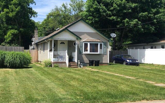 49 Edgewater Dr, Mastic Beach, NY 11951