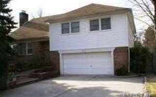 49 Middlecamp Rd, Westbury, NY 11590