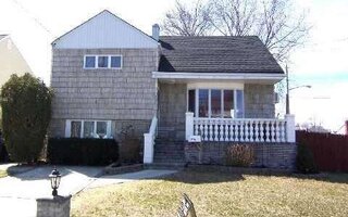 49 Noble St, North Babylon, NY 11703