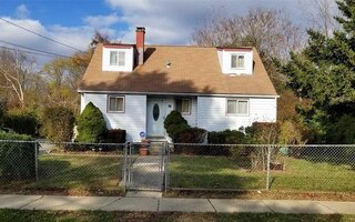 49 Pilgrim Rd, Brentwood, NY 11717