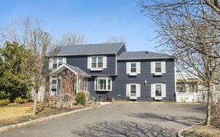 49 Robert St, Patchogue, NY 11772