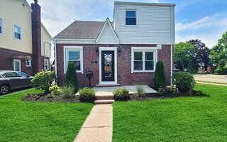 49 Wilton St, New Hyde Park, NY 11040