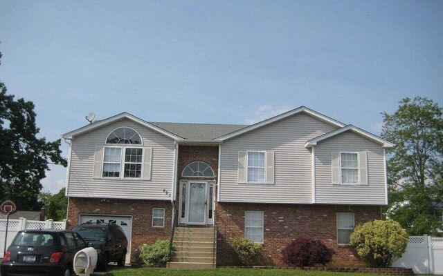 493 41st St, Copiague, NY 11726