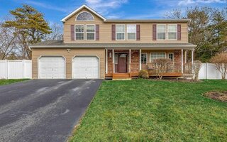 496 Robinson Ave, East Patchogue, NY 11772