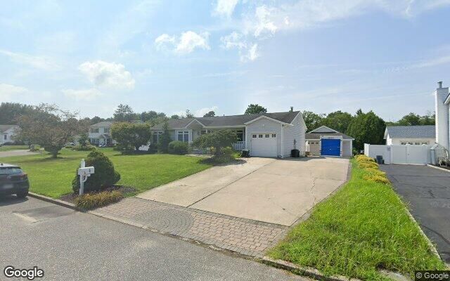 5 Azurean Ct, Mount Sinai, NY 11766