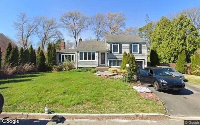 5 Bruce Ln S, Kings Park, NY 11754