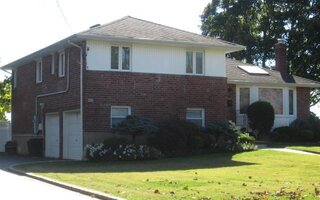 5 Chelsea Dr, Syosset, NY 11791