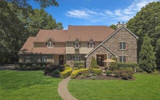 5 Diana Ct, Medford, NY 11763