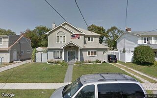 5 E Gate Ln, Copiague, NY 11726