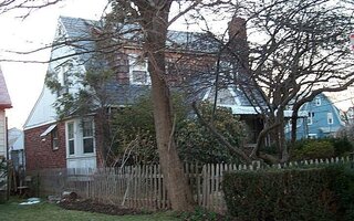 5 Garfield Pl, Roslyn Heights, NY 11577