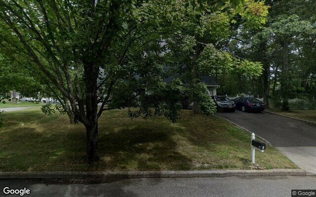 5 Hudson St, Coram, NY 11727
