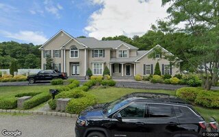 5 Lattice Ct, Ridge, NY 11961