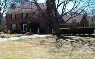 5 Locust Ln, Glen Head, NY 11545