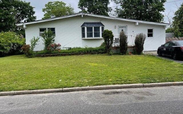 5 Magnolia St, Central Islip, NY 11722