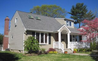 5 Meadow Dr, Albertson, NY 11507