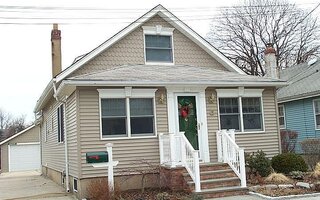5 Milton St, Hicksville, NY 11801
