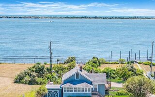 5 Oak Beach Rd, Oak Beach, NY 11702