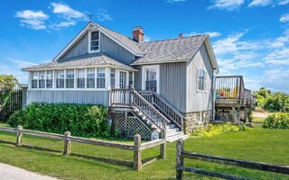 5 Oak Beach Rd, Oak Beach, NY 11702