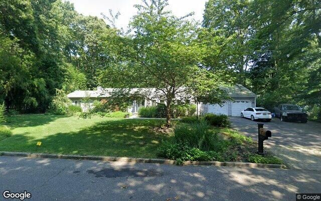 5 Poplar Ct, Miller Place, NY 11764