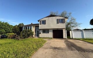 5 Skellington Rd, Plainview, NY 11803