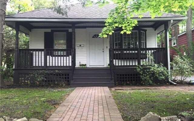 5 Spring Ln, Great Neck, NY 11024