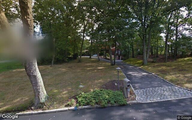 5 Talburn Ln, Dix Hills, NY 11746