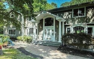 5 Wesley Ct, Huntington, NY 11743