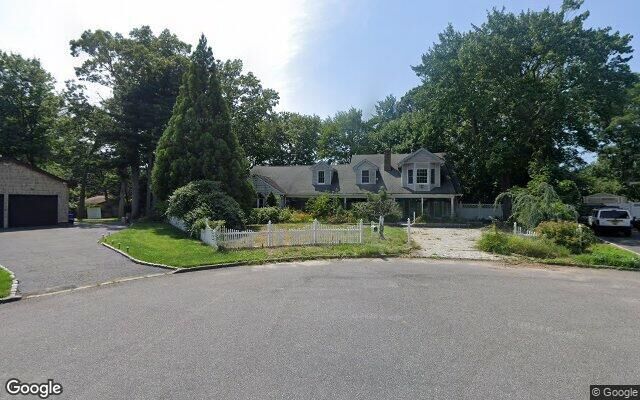 5 Wynville Ct, Coram, NY 11727