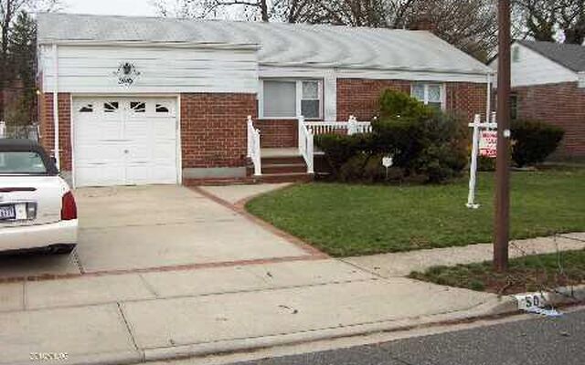 50 Buffalo St, Elmont, NY 11003