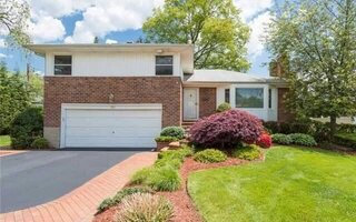 50 Pasadena Dr, Plainview, NY 11803