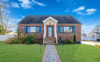50 Schmeelk Pl, Copiague, NY 11726