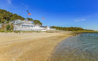500 Beach Ct, East Marion, NY 11939