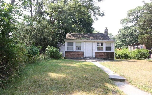 504 Browns Rd, Nesconset, NY 11767 (Porch)