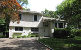 504 Old Post Rd, Port Jefferson, NY 11777