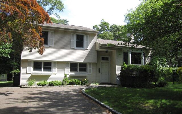 504 Old Post Rd, Port Jefferson, NY 11777