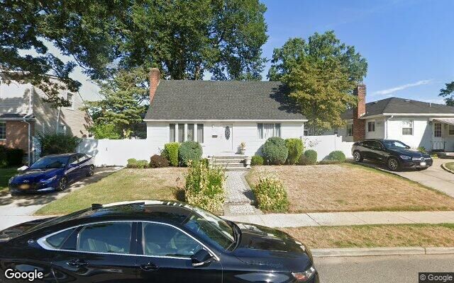506 Froehlich Pl, Elmont, NY 11003