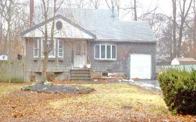 507 Wellwood Dr, Shirley, NY 11967