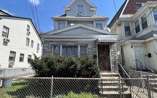51-07 94th St, Elmhurst, NY 11373