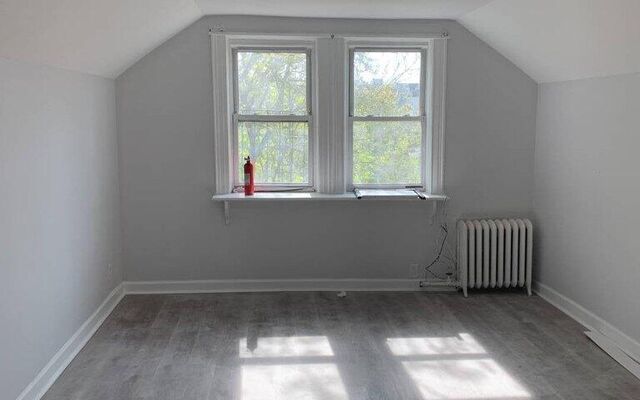 51-12 94th St, Elmhurst, NY 11373