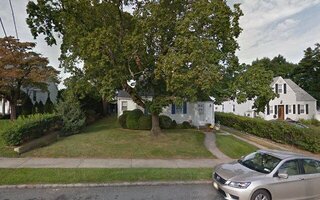 51 Clyde St, New Hyde Park, NY 11040