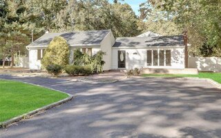 51 Dillmont Dr, Smithtown, NY 11787