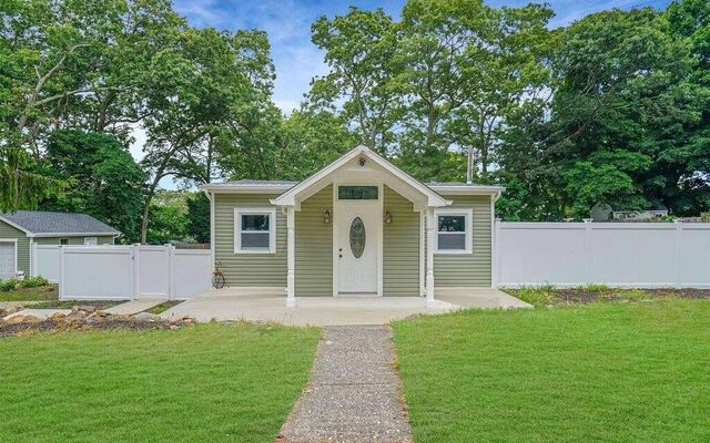 51 Highview Ave, Selden, NY 11784 (Yard)